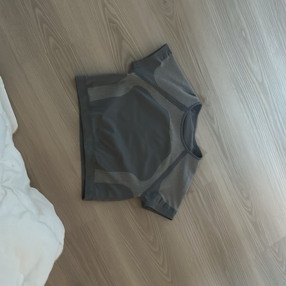 Gray and Black Short Sleeve crop Top - Picture 2 of 2